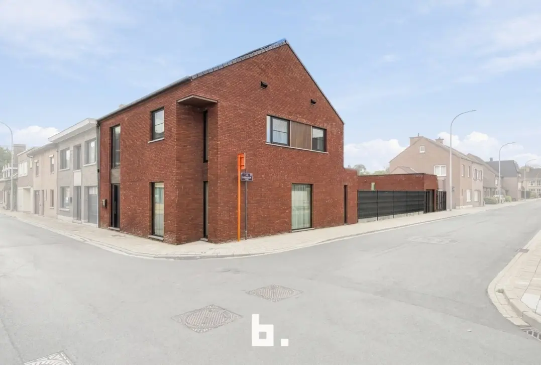 Volledig heropgebouwde energienegatieve woning met 3 slaapkamers, grote garage en carport! - Izegem
