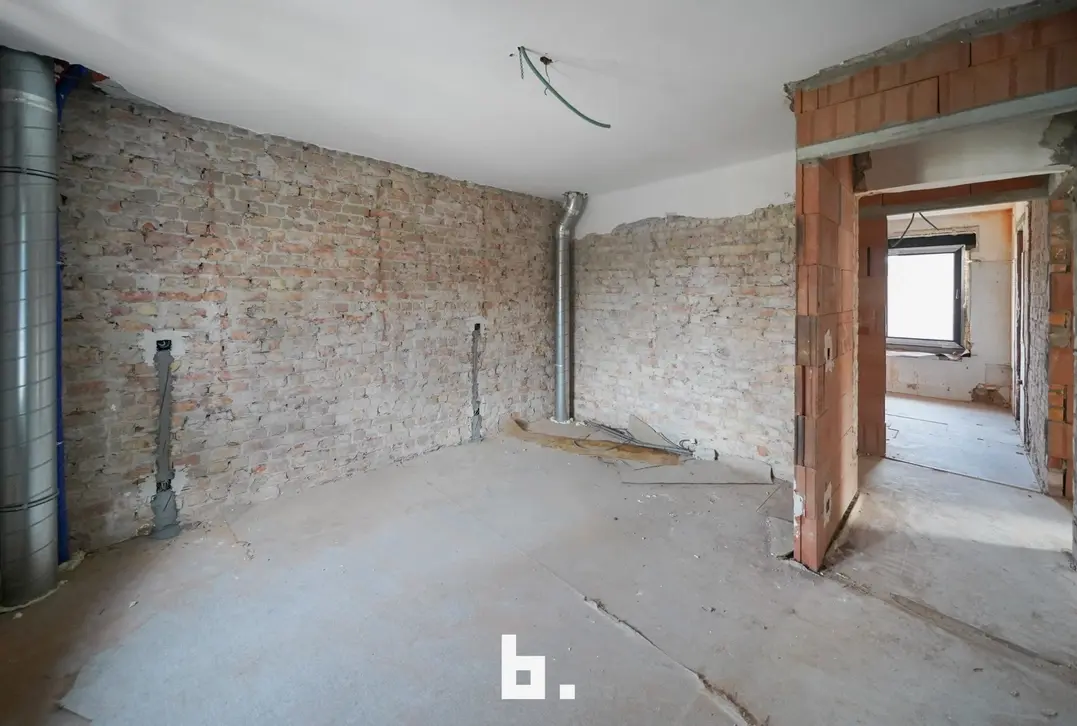 Ruime gerenoveerde hoekwoning - Eernegem