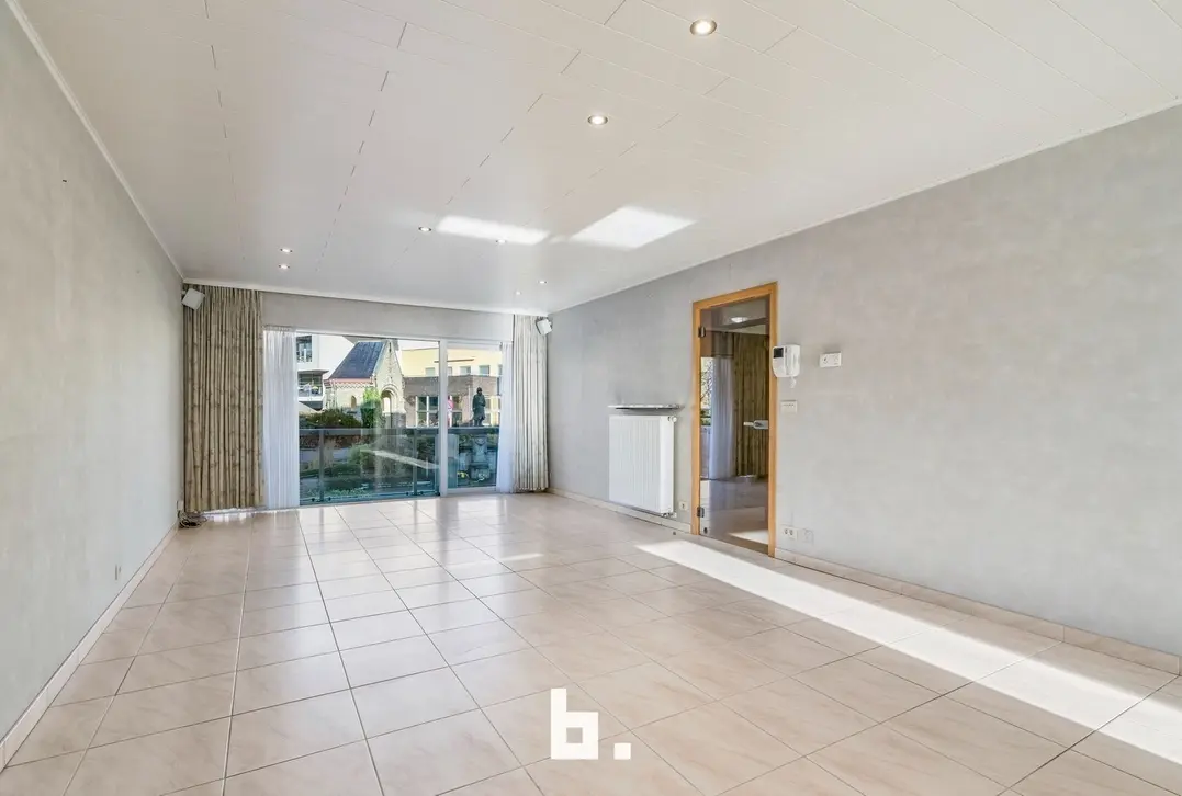 Enorm lichtrijk appartement op uiterst centrale locatie met garage - Hooglede