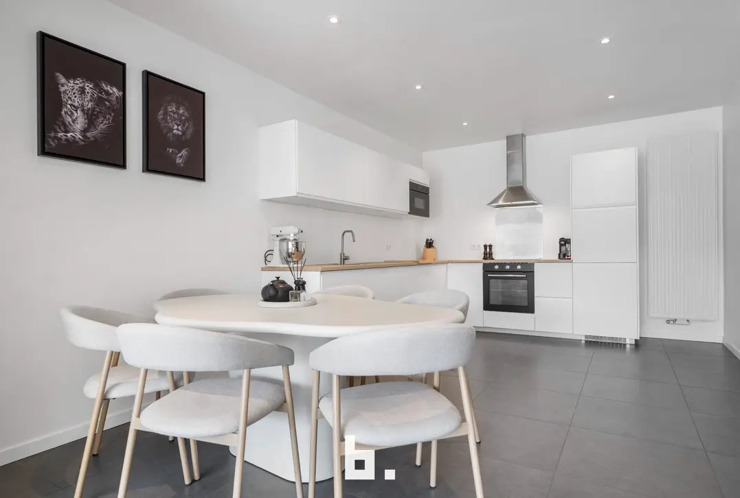 Perfect instapklare woning met gezellige tuin op uitstekende ligging - Sint-Kruis