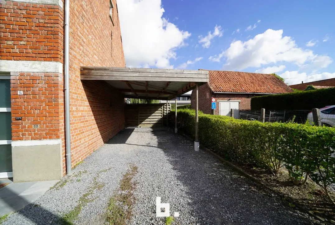 Gezellige woning met zonnige tuin, carport en garage te Oedelem - Oedelem