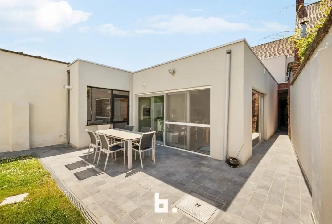 Instapklare én gerenoveerde woning op leuke locatie in Roeselare - Roeselare