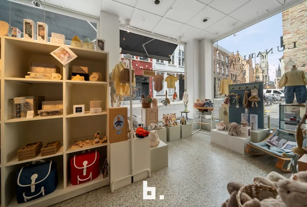 Multifunctioneel pand met tal van mogelijkheden in het centrum van Brugge. - Brugge