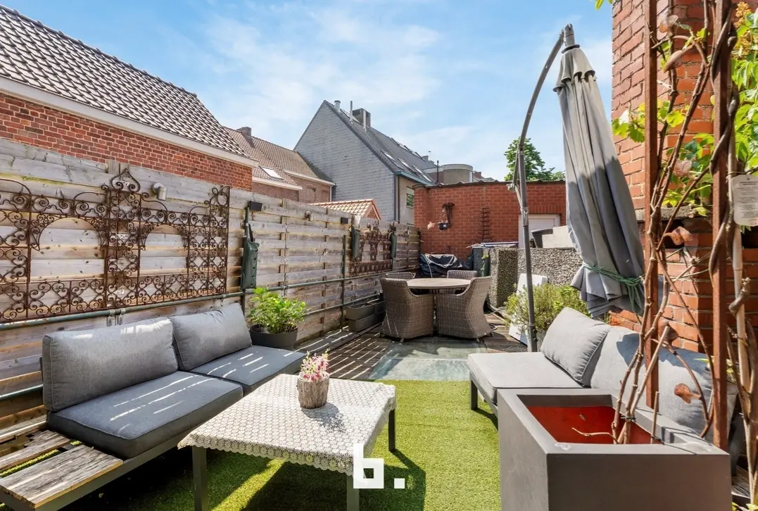 Instapklare, ruime woning met polyvalente ruimte en ruim terras in Izegem. - Izegem