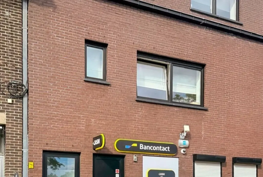 Verhuurde opbrengsteigendom met BATOPIN CASH-punt – Houthalen-Helchteren - Houthalen-Helchteren
