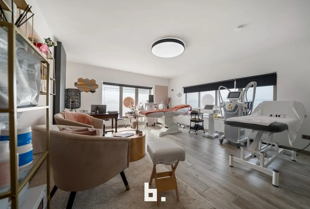 Knappe villa met praktijk in doodlopende straat - Torhout