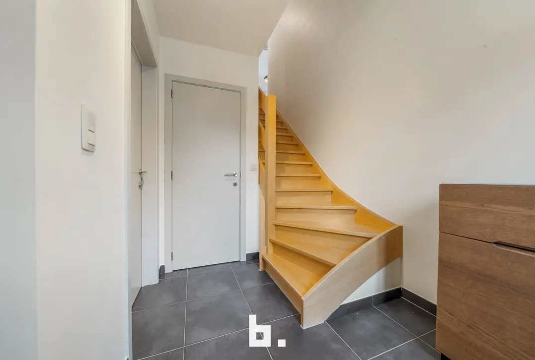 Instapkare halfopen bebouwing met 4 slaapkamers en garage op zeer gegeerde ligging! - Sint-Andries