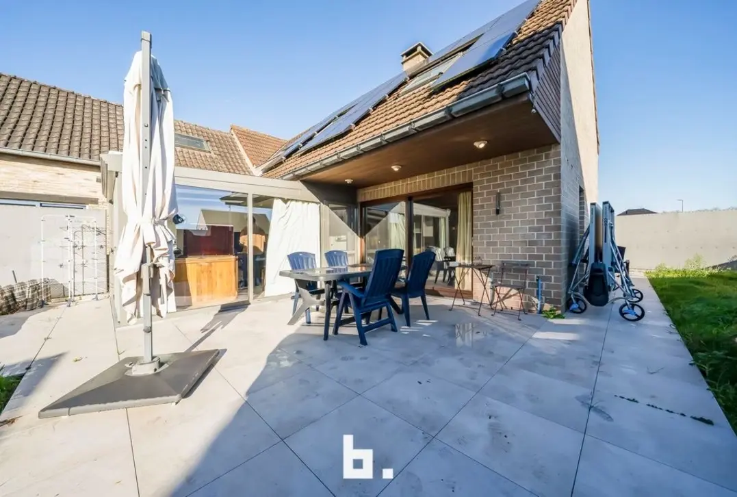 Woonhuis in half open bebouwing met tuin, garage en ruimte gevoel. - Zedelgem