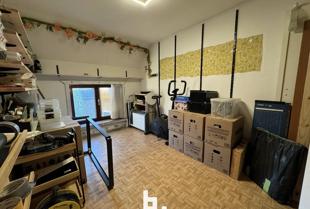 Renovatiewoning met oprit en garage in Desselgem te koop - Waregem