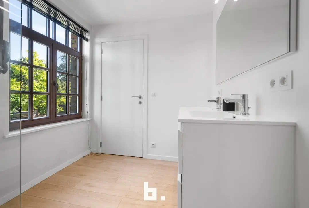 Perfect instapklare woning met gezellige tuin op uitstekende ligging - Sint-Kruis