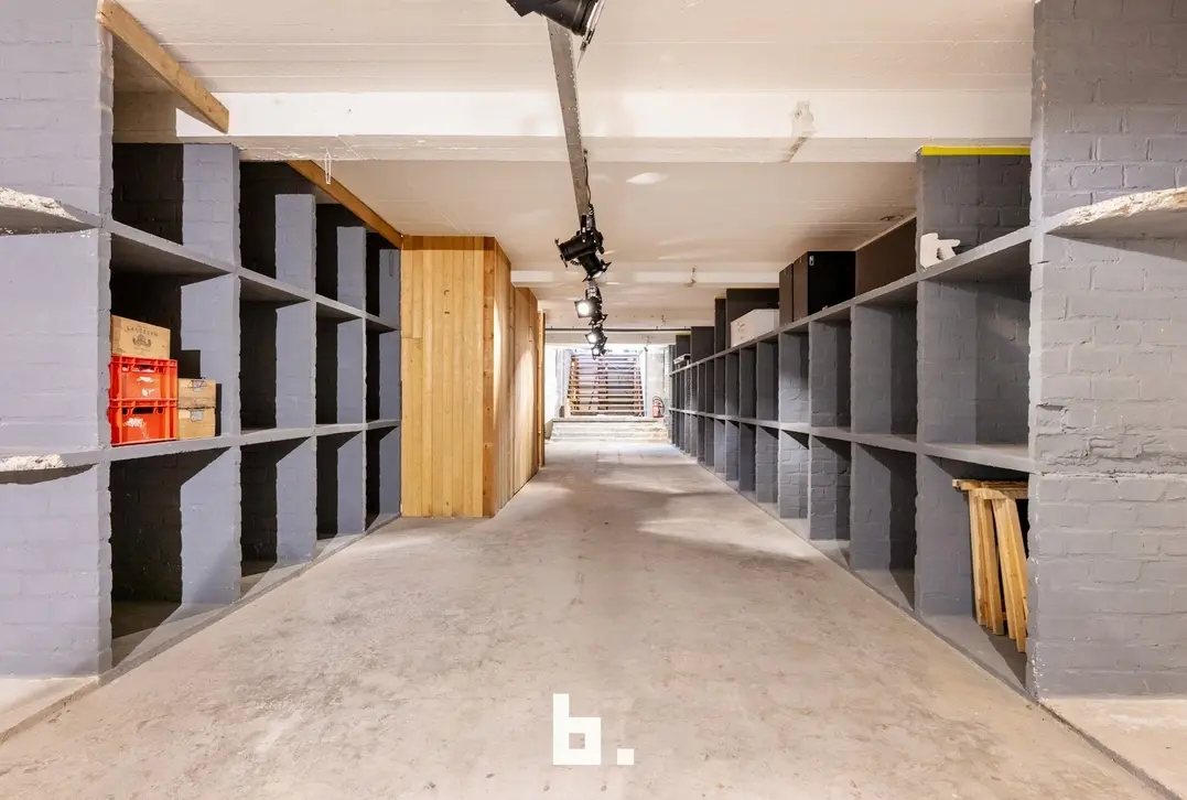 Uniek magazijn met kantoor in loftstijl - Kortrijk