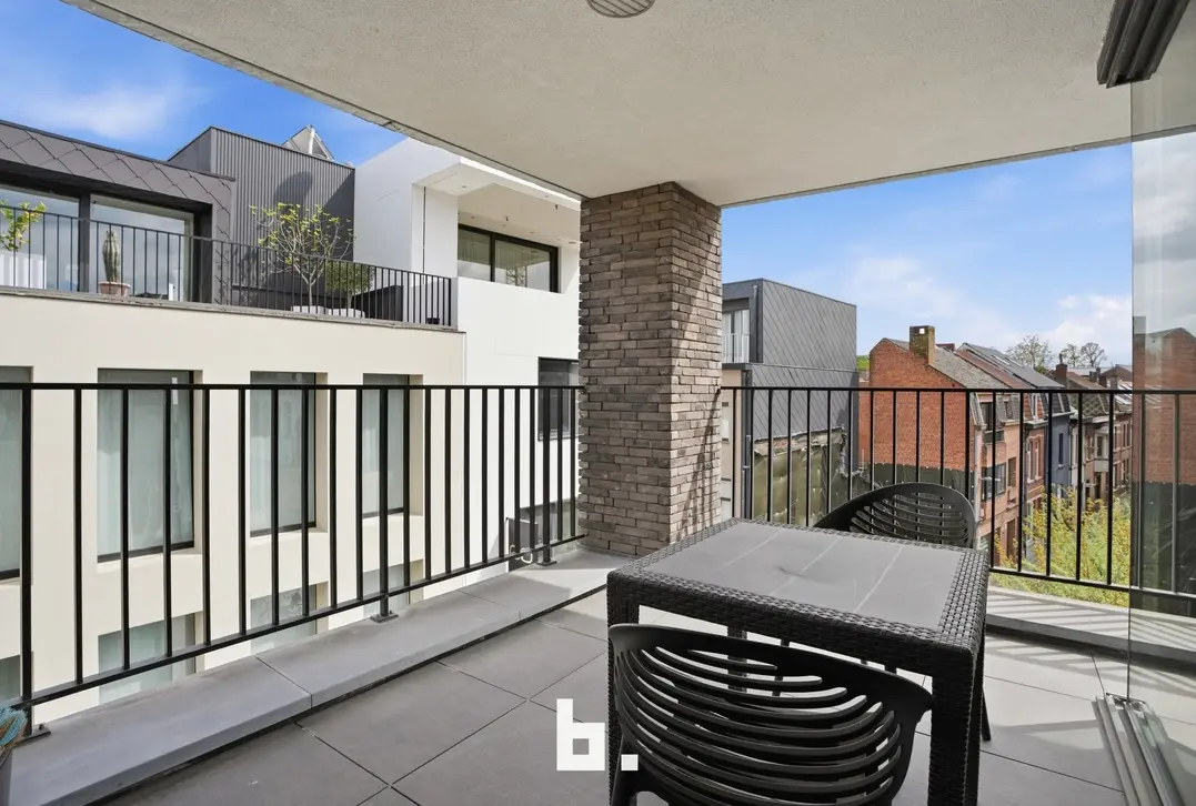 Uniek 3-slaapkamerappartement (133m²) met zonnig terras (15m²) op bijzonder centrale ligging - Kortrijk - €450.000