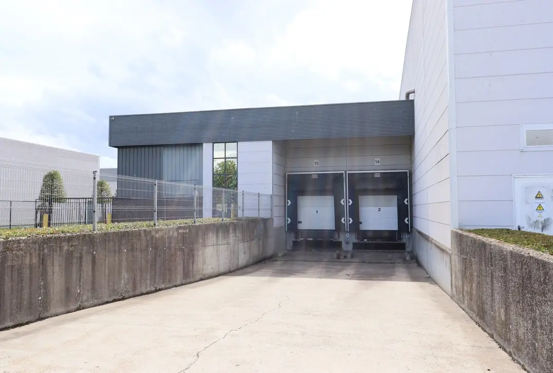 Logistiek magazijn te huur aan de A10 - Oostende