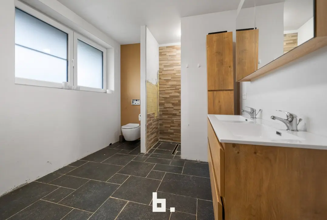 Prachtige nieuwbouwvilla met 4 ruime slaapkamers, inpandige garage en tuin - Zwevezele