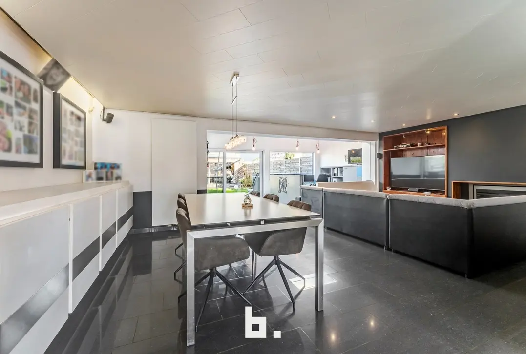 Zeer ruime instapklare woning te Marke! - Marke - €299.000