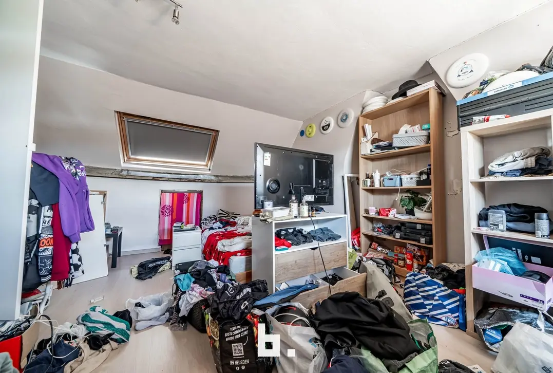 Degelijke woning met 4 slaapkamers in Harelbeke - Harelbeke