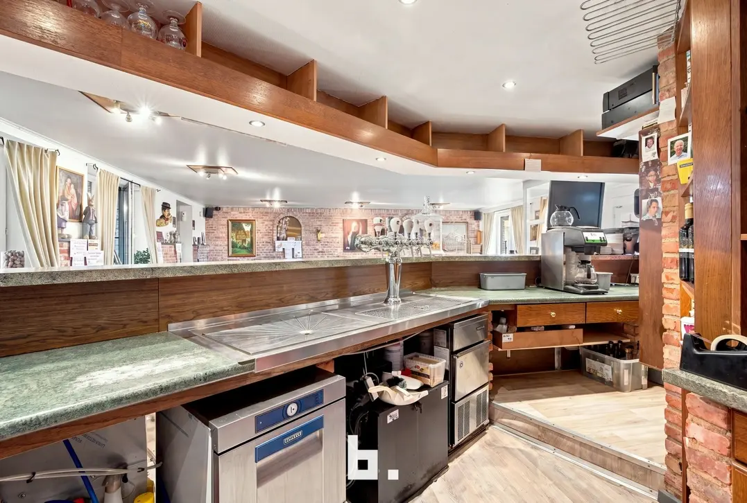 Karaktervolle horecazaak met ruim potentieel – veelzijdig restaurant, feestzaal, buitenruimte & parking - Houthulst