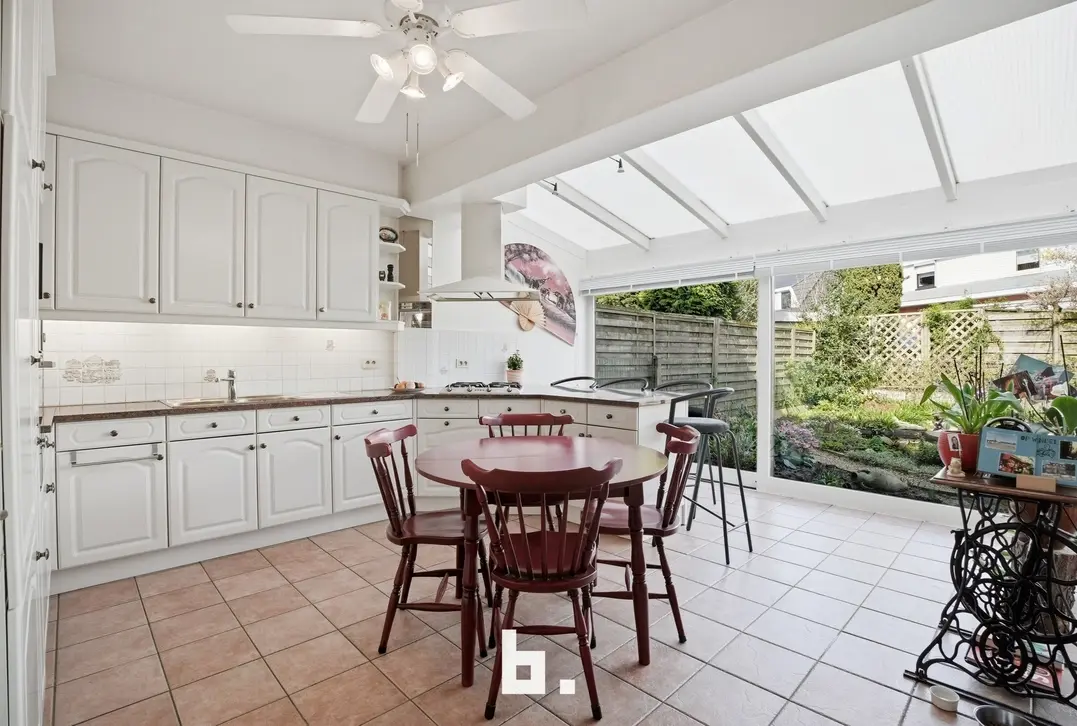 Halfopen gezinswoning met tuin, oprit en garage - Kortrijk - €315.000