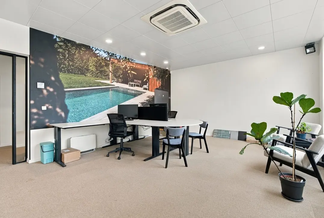 Uniek handelspand op A+++ toplocatie in Nieuwpoort | ruim parkeergelegenheid, garage & appartement - Nieuwpoort
