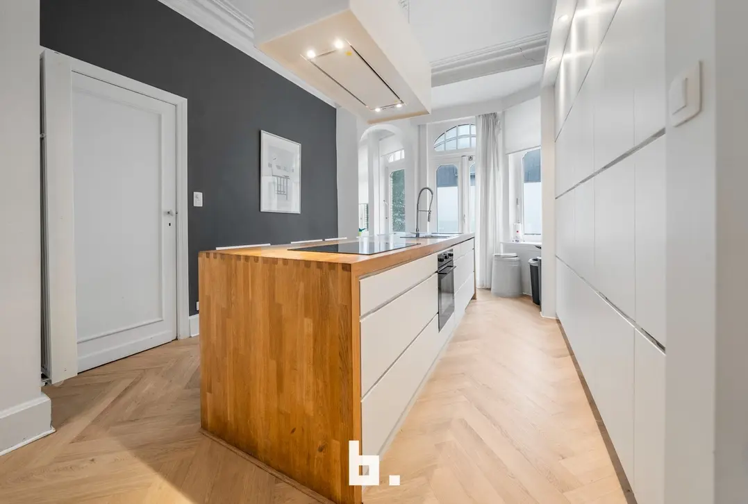 Uniek art deco herenhuis met 5 slaapkamers, 4 badkamers en 2 terrassen - Oostende