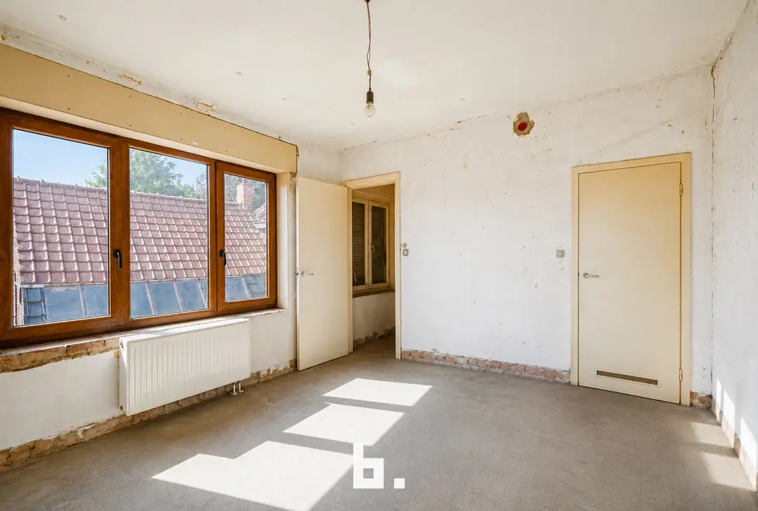 Ruime woning met potentieel op een gunstige ligging in Tielt - Tielt
