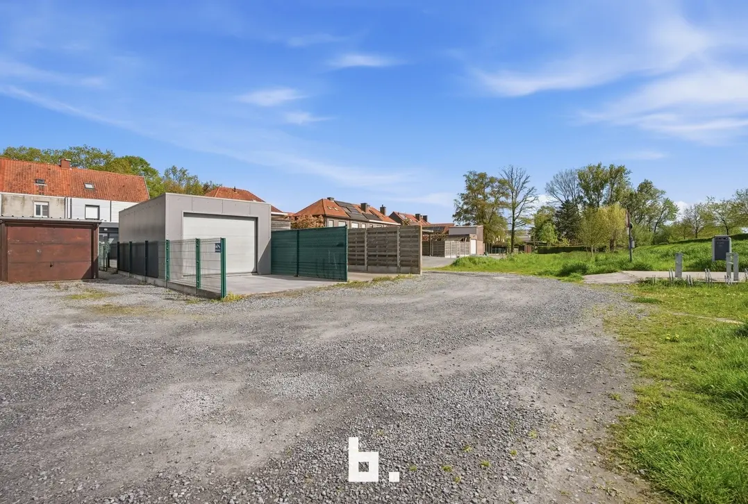 Karaktervolle woning met garage en uitweg op centrale ligging in Ardooie - Ardooie