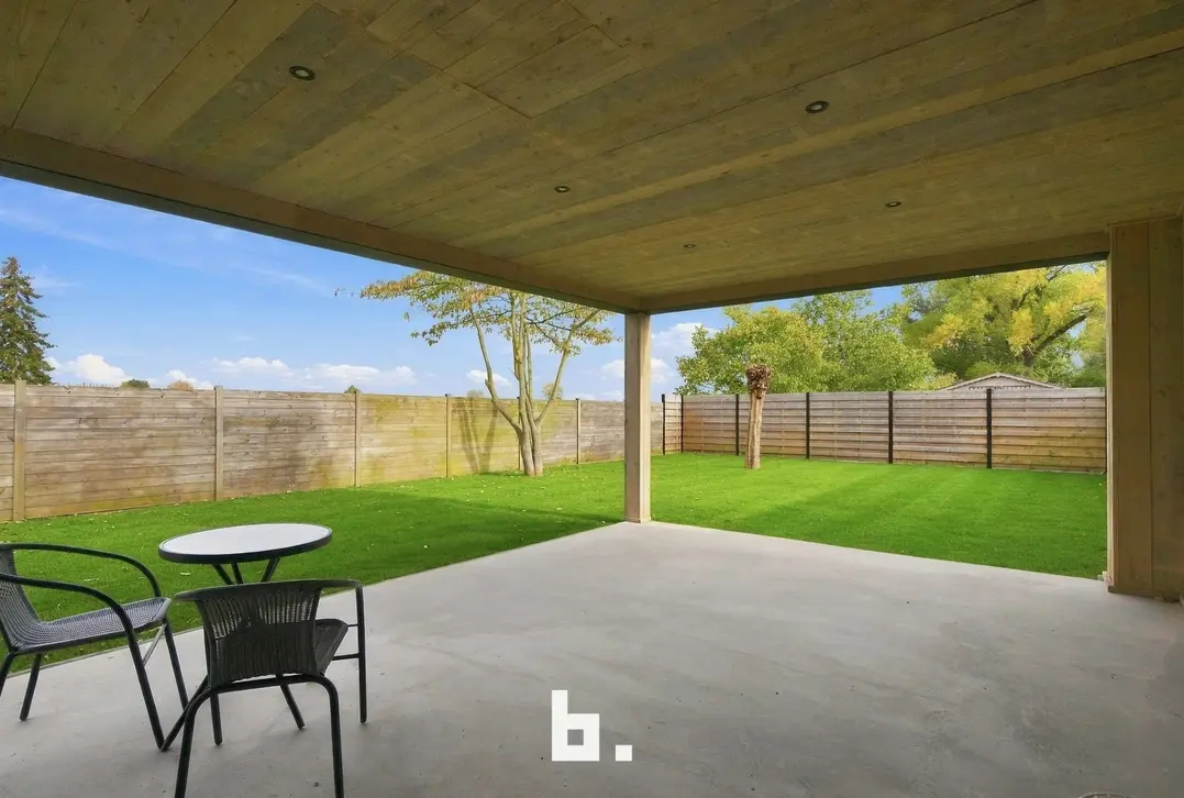 Instapklare, volledig gerenoveerde woning met 5 slaapkamers en 219 m² woonoppervlakte! - Ledegem