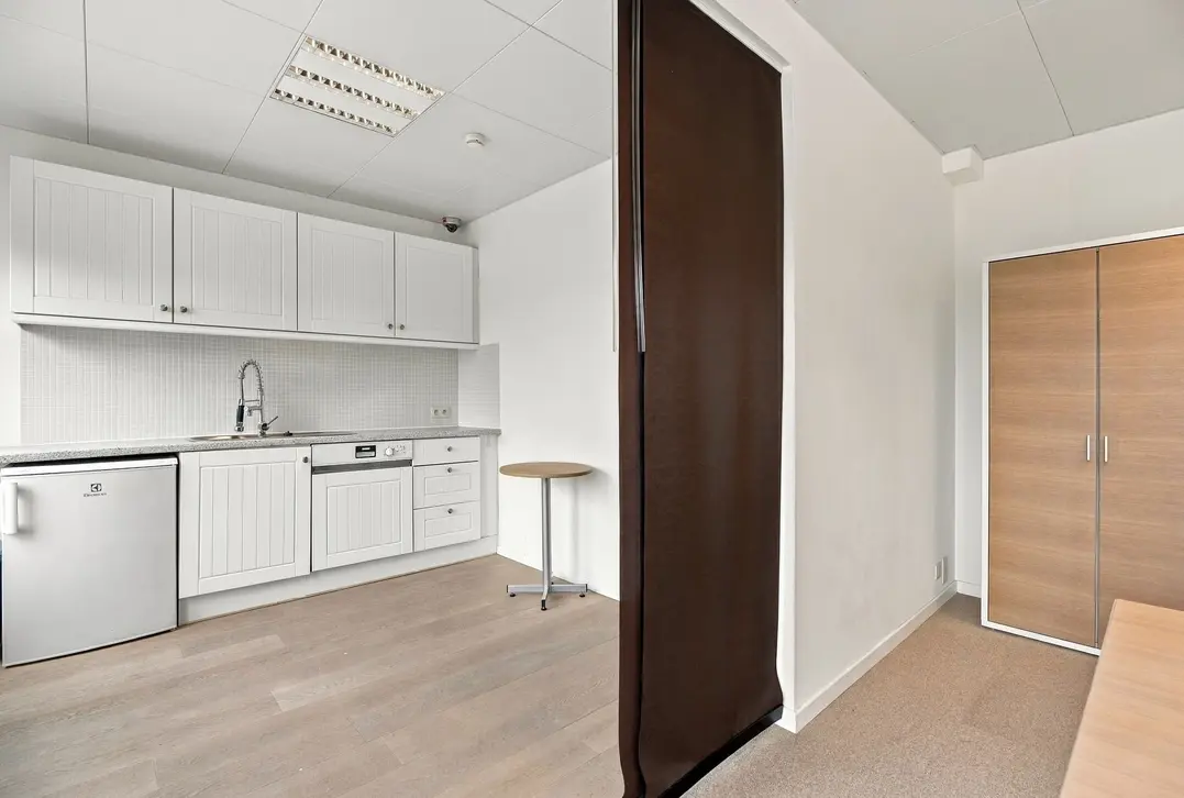 Uniek handelspand op A+++ toplocatie in Nieuwpoort | ruim parkeergelegenheid, garage & appartement - Nieuwpoort