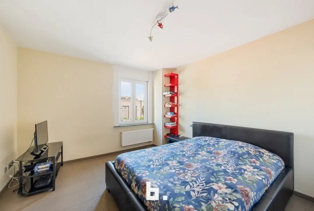 Instapklare én gerenoveerde woning op leuke locatie in Roeselare - Roeselare
