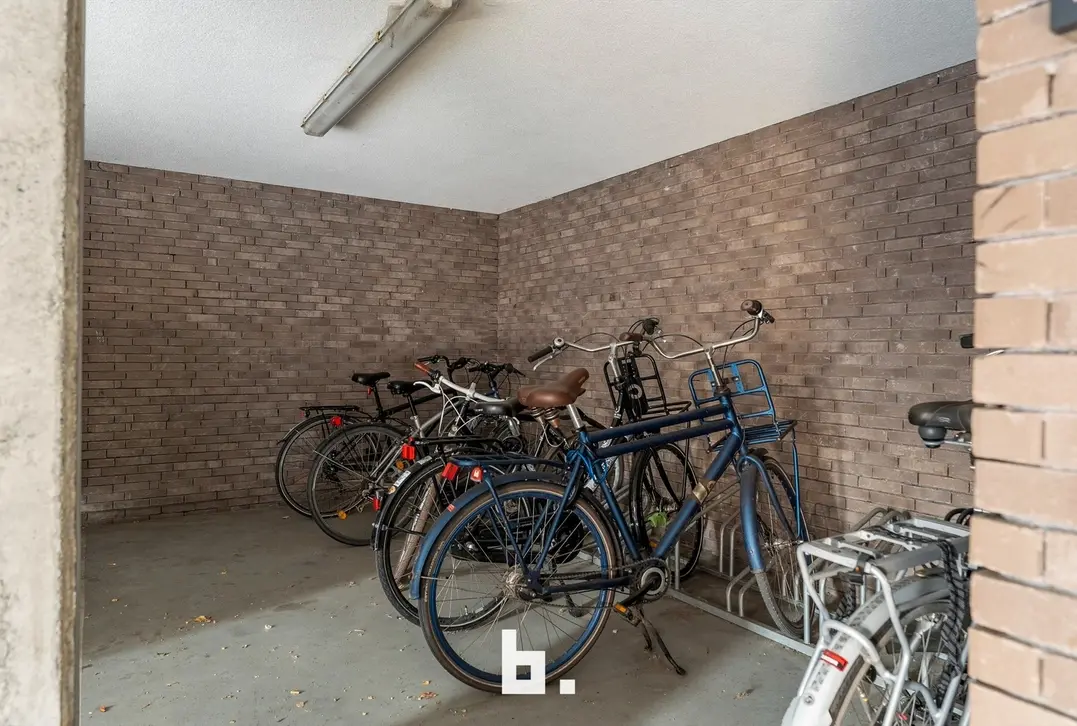 Ruime, bemeubelde studentenkamer met private badkamer op toplocatie in Kortrijk! - Kortrijk