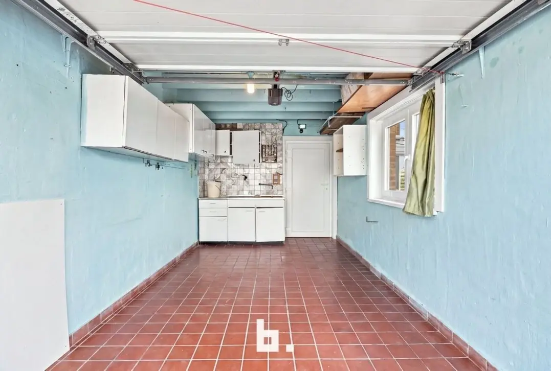 Gezinswoning met zonnige tuin, garage en oprit - Roeselare