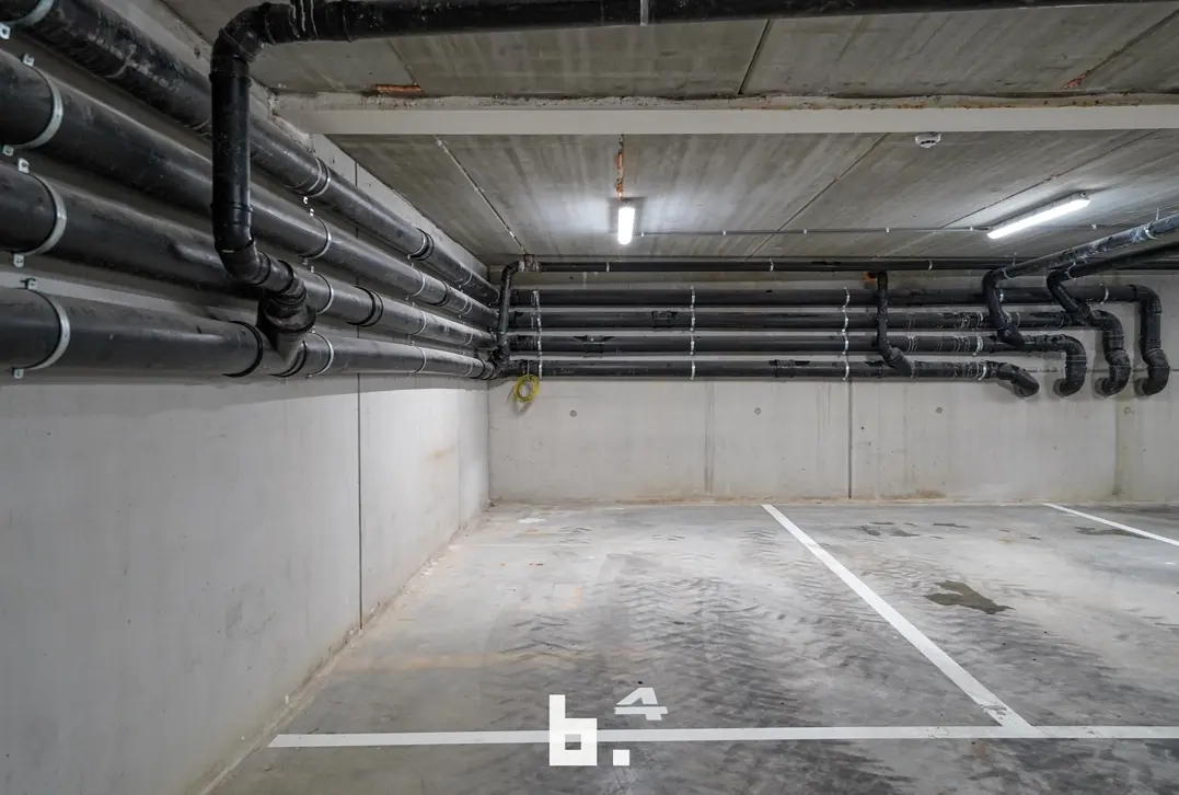 Autostaanplaats te Brugge op unieke locatie - Brugge