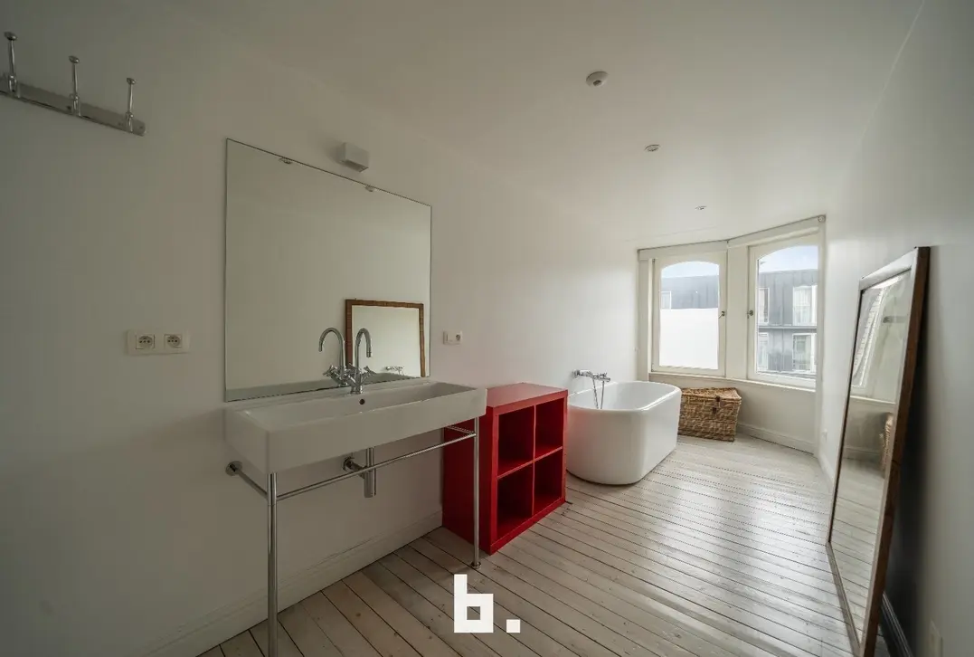 Uniek art deco herenhuis met 5 slaapkamers, 4 badkamers en 2 terrassen - Oostende