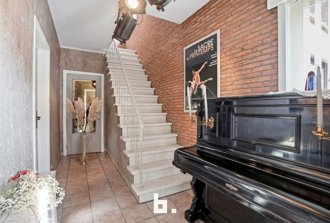 Halfopen gezinswoning met tuin, oprit en garage - Kortrijk - €315.000