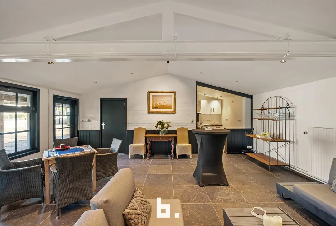 Mooie laagbouwvilla met zonnige tuin, dubbele garage en bijgebouw - Jabbeke