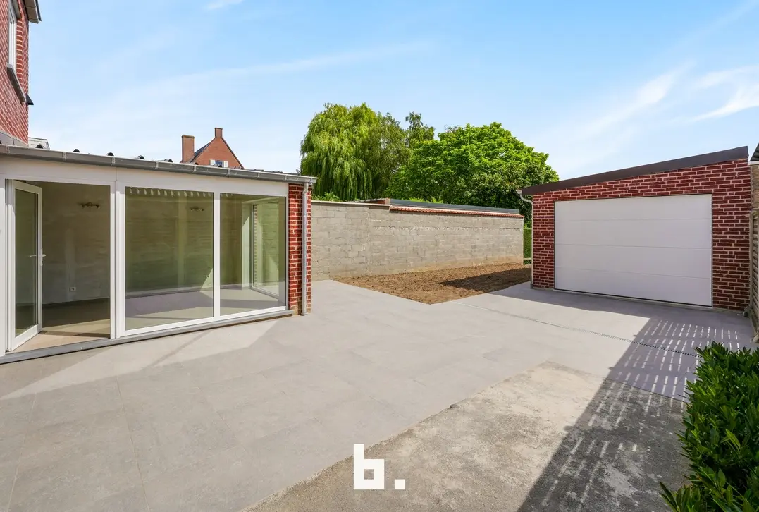 Energiezuinige gezinswoning met 3 slaapkamers en ruime garage te huur in Wielsbeke - Wielsbeke