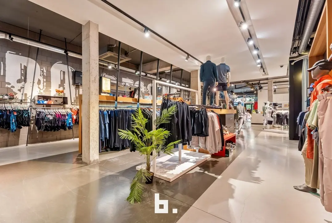 Winkelruimte van 592 m² met een ideale locatie in het hart van Roeselare! - Roeselare