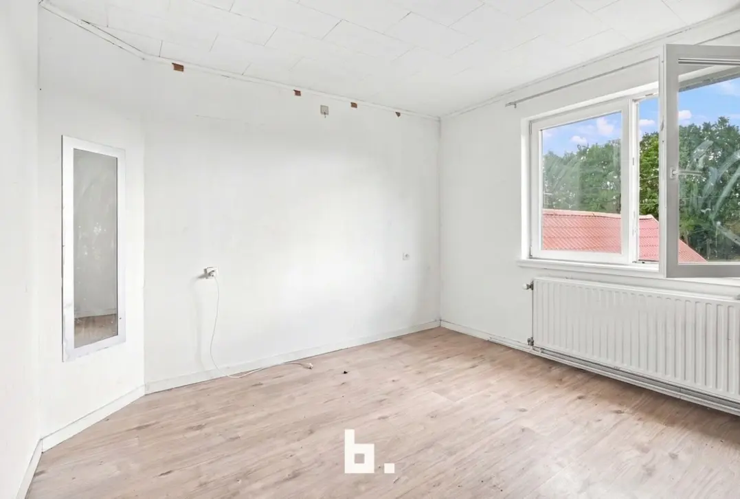 Ruim appartement met 3 slaapkamers en parkeerplaats, interessante investering! - Roeselare