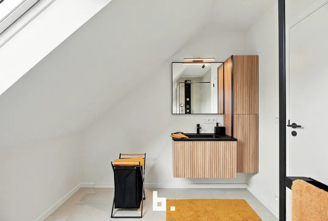 Instapklare, volledig gerenoveerde woning met 5 slaapkamers en 219 m² woonoppervlakte! - Ledegem