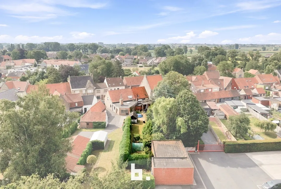 Ruime gezinswoning met 4 slaapkamers en zonnige tuin in hartje Zarren - Kortemark