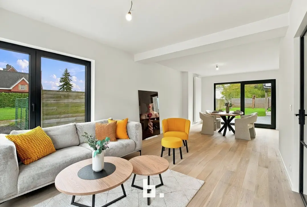 Instapklare, volledig gerenoveerde woning met 5 slaapkamers en 219 m² woonoppervlakte! - Ledegem