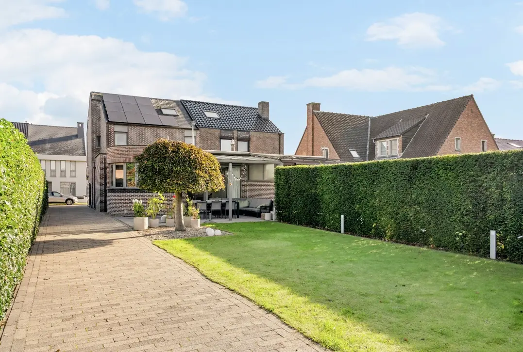 Ruime gezinswoning met zonnige tuin - Zele