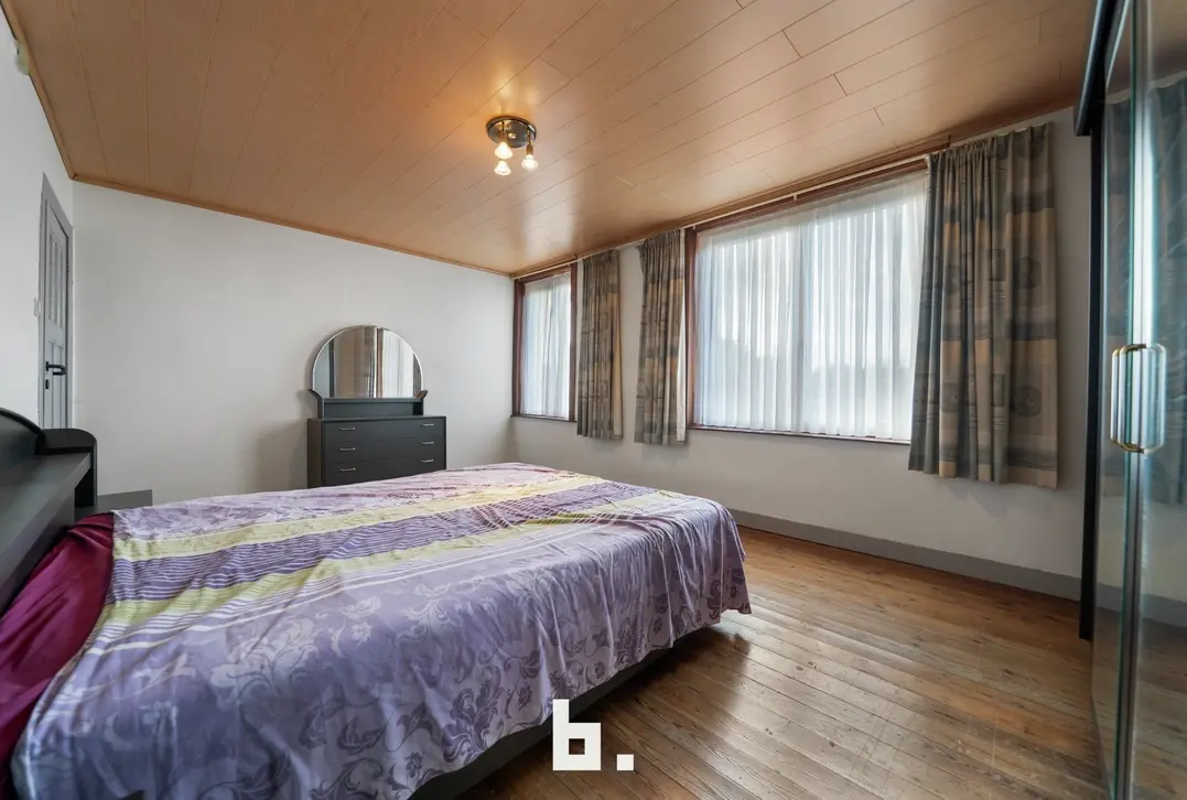 Te renoveren halfopen bebouwing 600m²met ruime tuin en garage op uitstekende ligging. - Sint-Andries