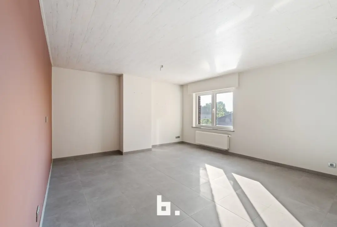 Ruime halfopen bebouwing met loods van 165 m² op 560 m² in Oostrozebeke - Oostrozebeke