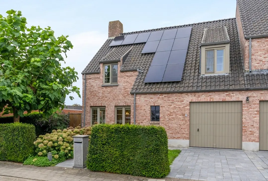 Instapkare halfopen bebouwing met 4 slaapkamers en garage op zeer gegeerde ligging! - Sint-Andries