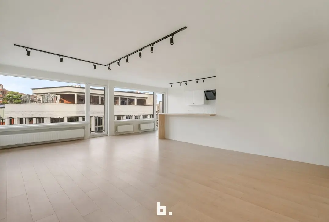 Lichtrijk en ruim appartement met 2 terrassen en garage nabij het centrum - Kortrijk