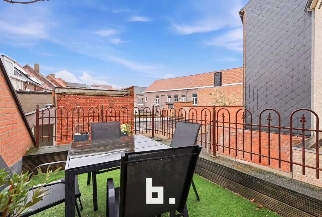 Commercieel handelspand met instapklare woonst op topligging in Roeselare - Roeselare