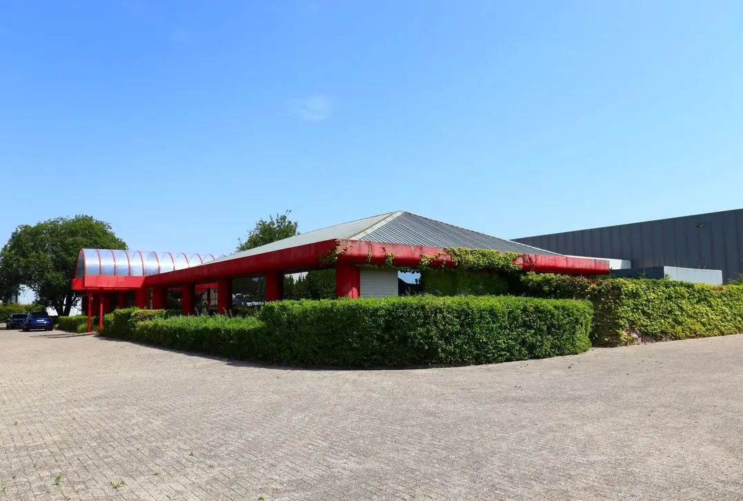 Te huur: veelzijdig bedrijfsgebouw met magazijn, kantoor en labo – instapklaar en strategisch gelegen - Malle