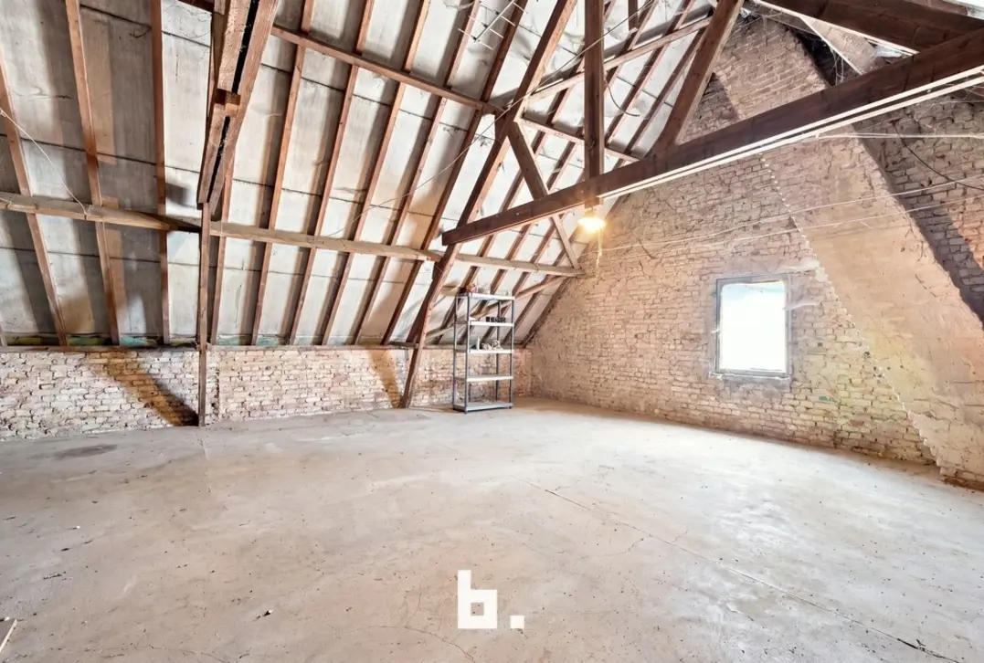 Prachtig gelegen hoeve met bijgebouwen op circa 1,85 hectare - Staden