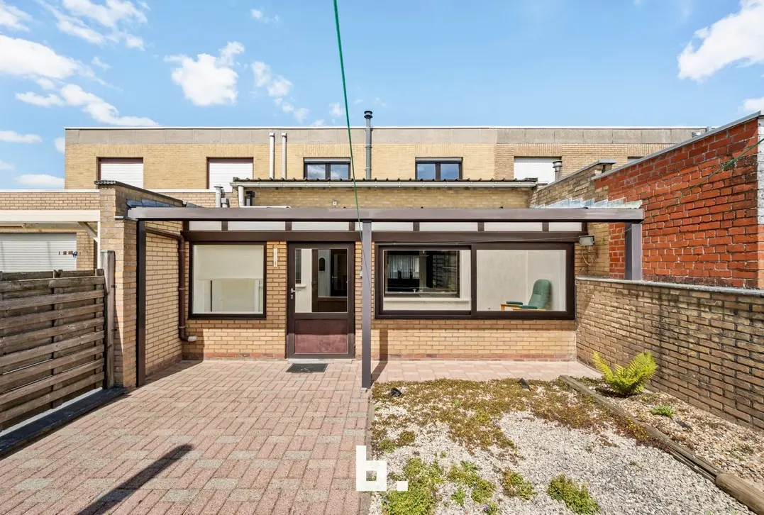 Ruime gezinswoning met zonnige tuin en garage. - Roeselare